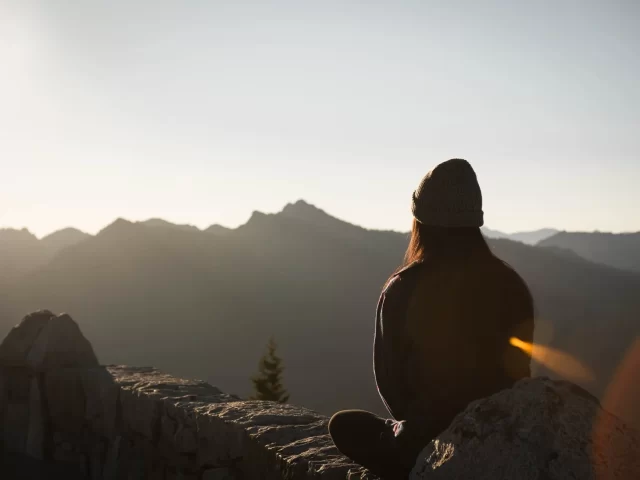 pratiche di meditazione per connettersi con la luce dentro di noi
