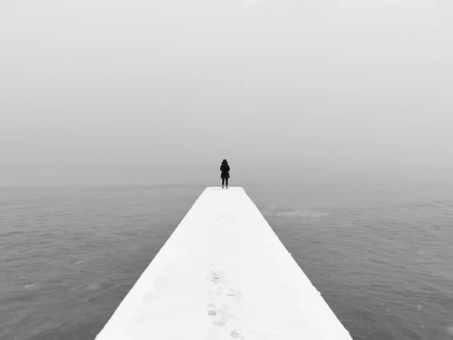 Nulla rimane uguale: impermanenza, non-sé e l’arte di lasciare andare